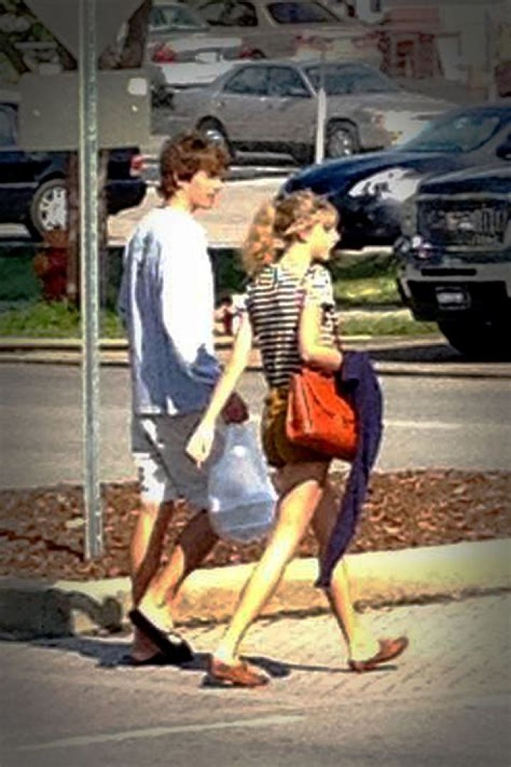 Taylor Swift Wedding Crasher? — Taylor’s Side of the Story – Hollywood Life