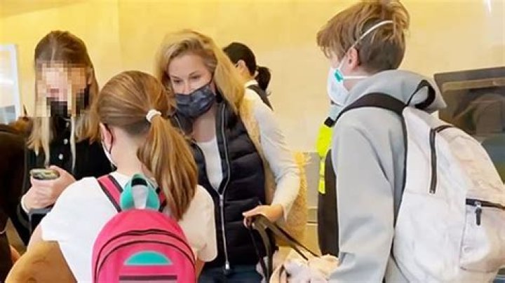 Ted Cruz’s Wife Heidi & Daughters Spotted Returning After Vacation As Texans Suffer Without Water
