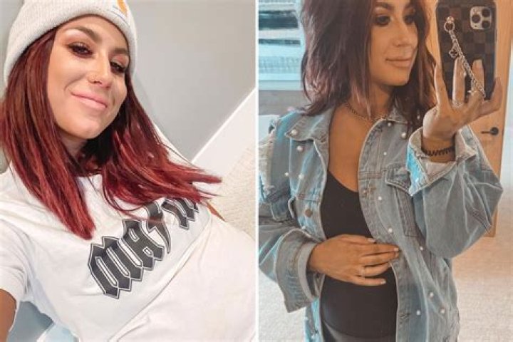 ‘Teen Mom 2’ Star Chelsea Houska Shows Off Growing Baby Bump Amid ‘Swollen Ankles’ & ‘Back Pain’
