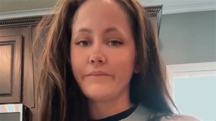 ‘Teen Mom’ Jenelle Evans Slammed For Posing With Massive Gun After FL School Massacre