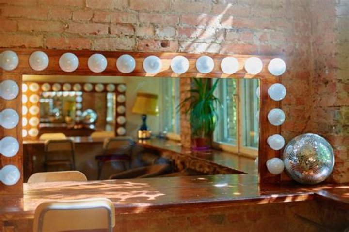 The Finest Vanity Lights in 2024 – Reviews by Hollywood Life – Hollywood Life
