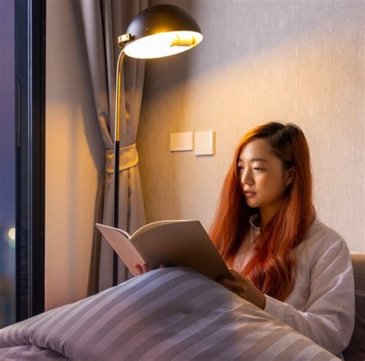 The Top Reading Lights in Bed in 2023 – Reviews by Hollywood Life – Hollywood Life