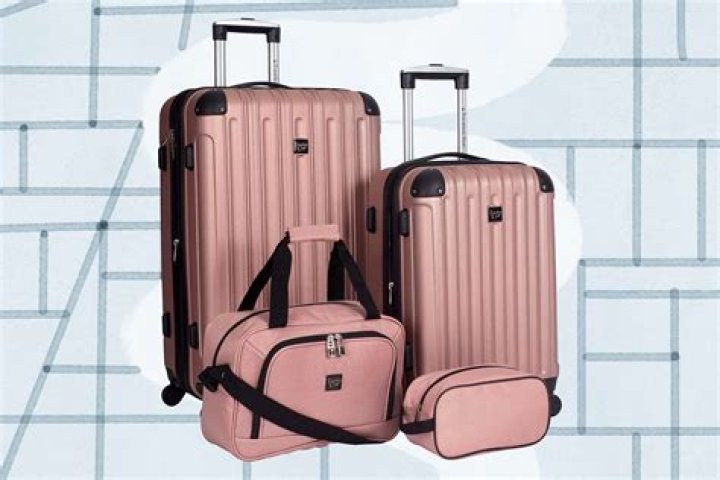 This Mom-fluencer Found The Perfect Affordable Luggage Sets For Stress-Free Summer Travels