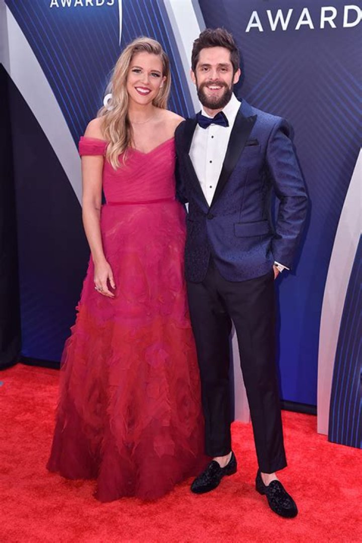 Thomas Rhett Praises Lauren Akins On Their 10th Wedding Anniversary – Hollywood Life