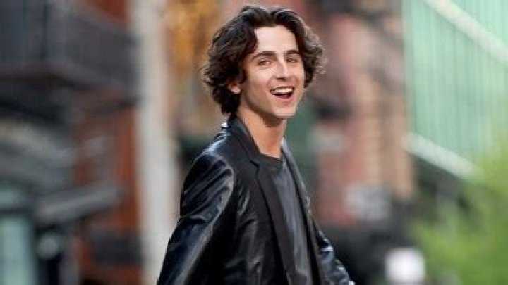 Timothee Chalamet Goes Shirtless in L.A. Amid Kylie Jenner Romance – Hollywood Life