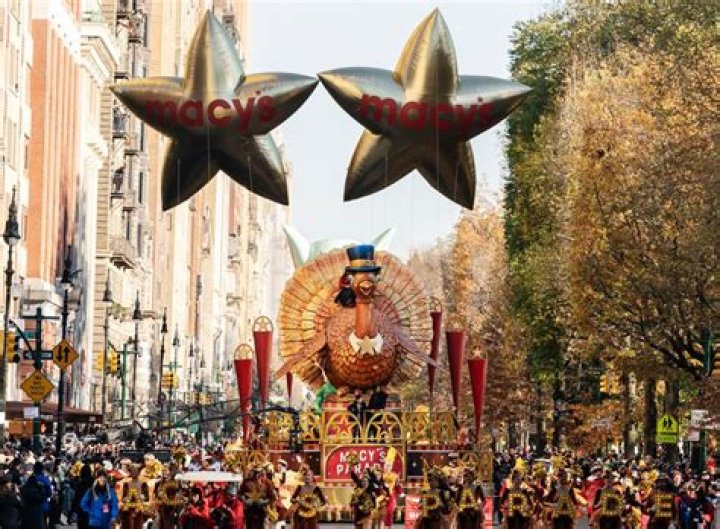 TLC Crushes The Macy’s Thanksgiving Day Parade With ‘No Scrubs’ & ‘Waterfalls’