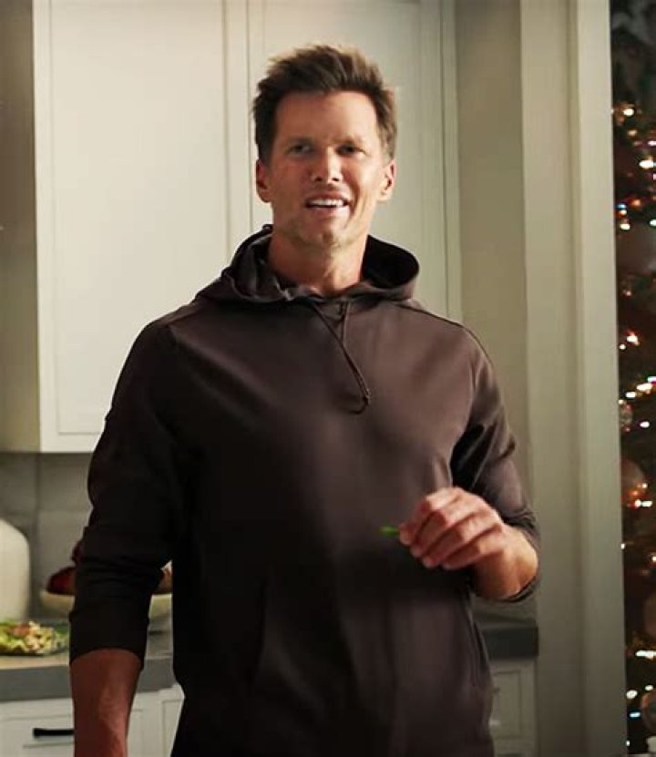 Tom Brady Not Wearing Ring In Commercial Amid Gisele Bundchen Split – Hollywood Life
