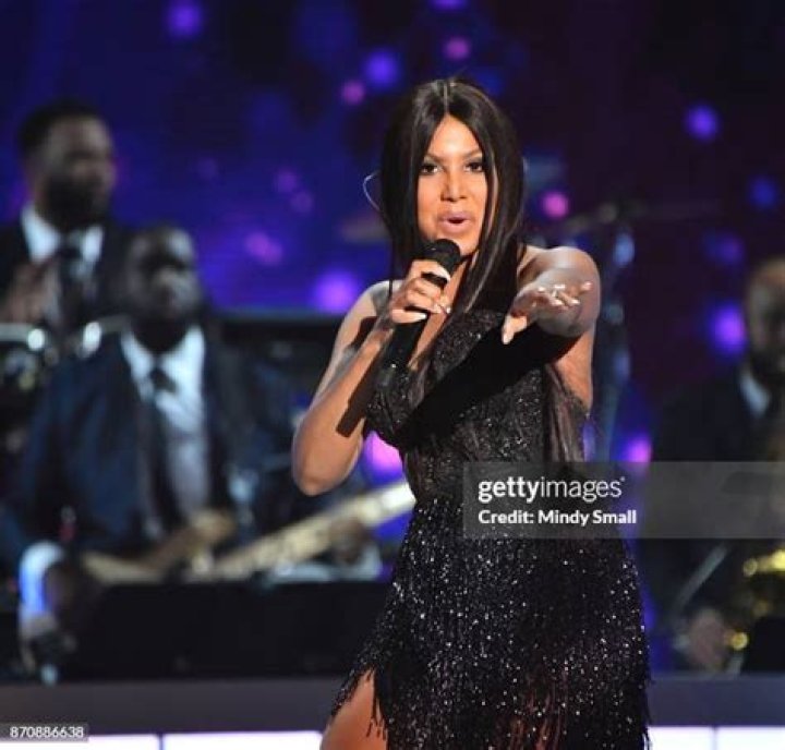 Toni Braxton Performance At Soul Train Awards 2017 — Watch – Hollywood Life