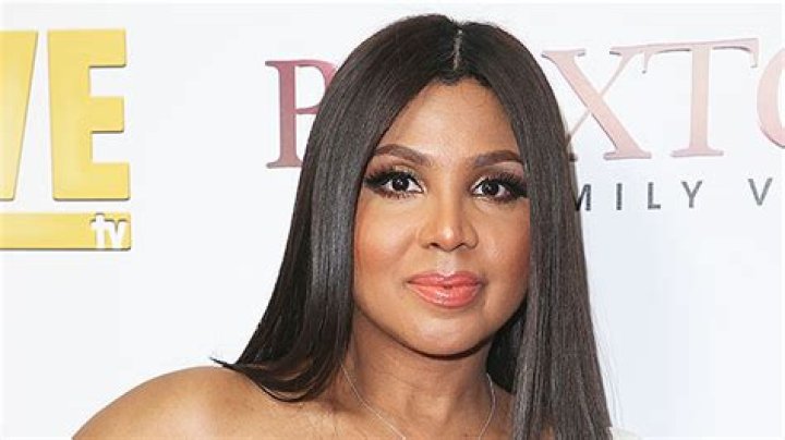 Toni Braxton’s Hairstylist Reveals ‘Biggest Mistake’ Women Make – Hollywood Life
