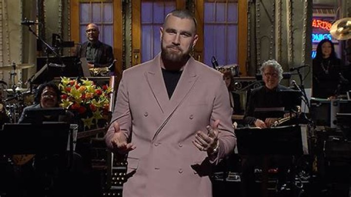 Travis Kelce Impersonates Patrick Mahomes On ‘SNL’ – Hollywood Life