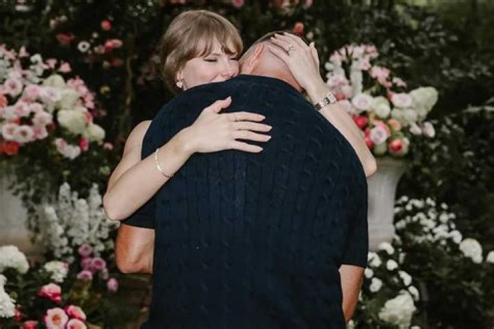 Travis Kelce’s Friend Can See Him ‘Getting Married’ to Taylor Swift – Hollywood Life