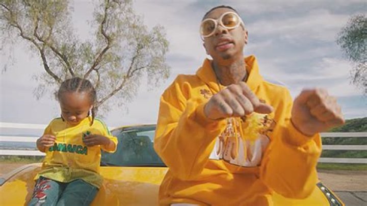 Tyga & King Cairo In The ‘Flossin’ Music Video — PICS