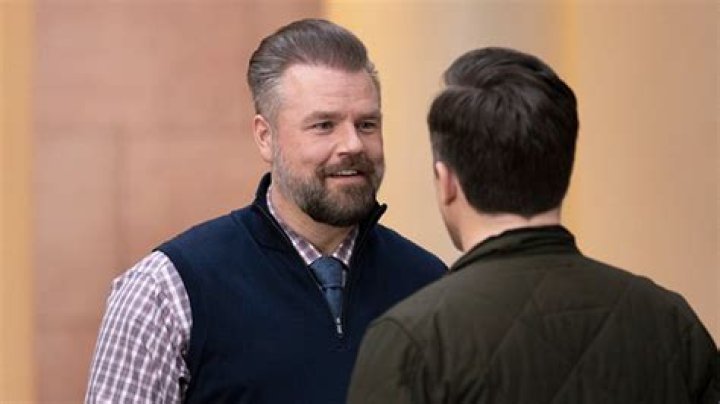 Tyler Labine Talks Iggy & Martin’s Future – Hollywood Life