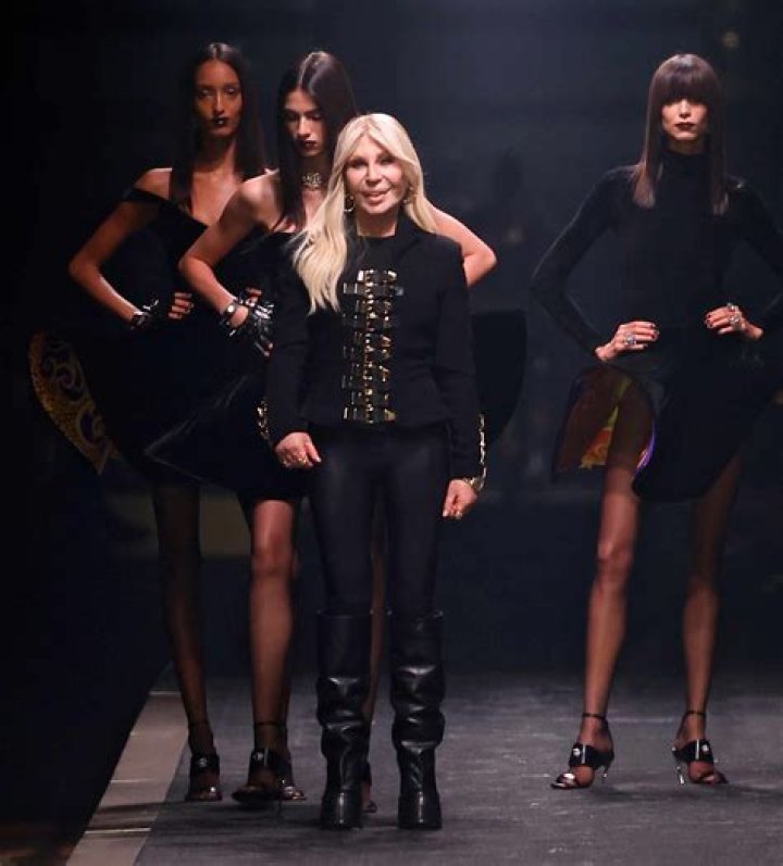Versace’s Milan Fashion Show 2020 With Jennifer Lopez — See Pics