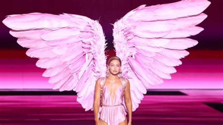 Victoria’s Secret Fashion Show 2017: See Bella Hadid & More On The Pink Carpet
