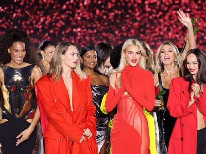 Victoria’s Secrets’ Biggest Superstars In Sexiest Runway Pics: Heidi Klum, Kendall Jenner & More