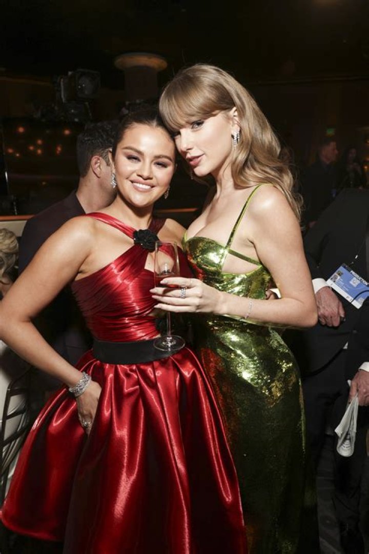 What Did Selena Gomez Tell Taylor Swift at the Golden Globes – Hollywood Life
