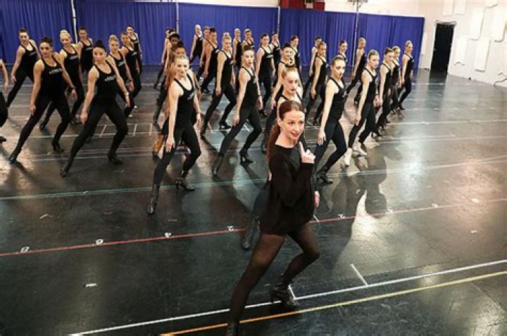 Who Are The Rockettes? 5 Facts About The Radio City Music Hall Dancers – Hollywood Life