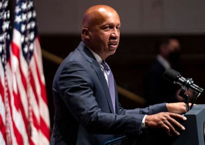 Who is Bryan Stevenson? 5 Facts On Activist & People’s Choice Winner – Hollywood Life