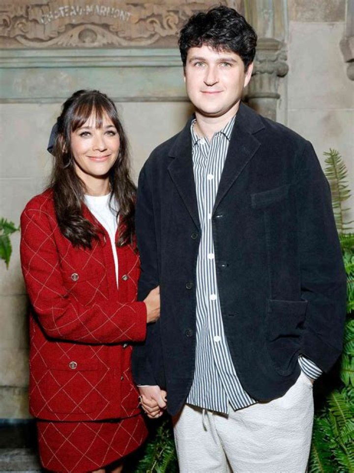 Who Is Ezra Koenig? Everything to Know About Rashida Jones’ Partner – Hollywood Life