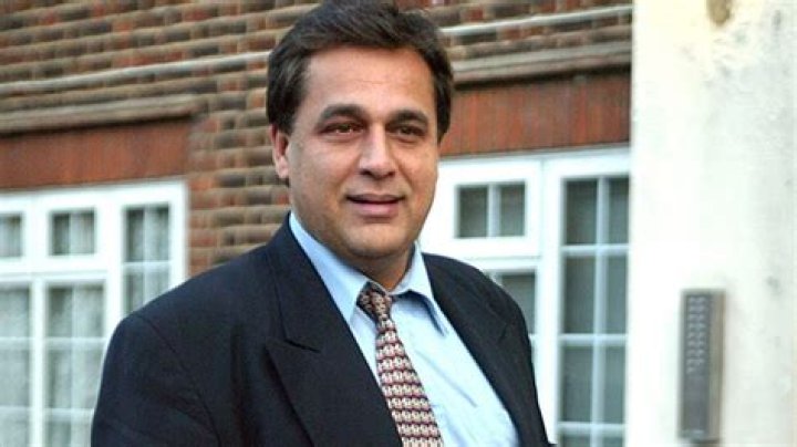 Who Is Hasnat Khan? 5 Things On Princess Diana’s Ex-Boyfriend – Hollywood Life