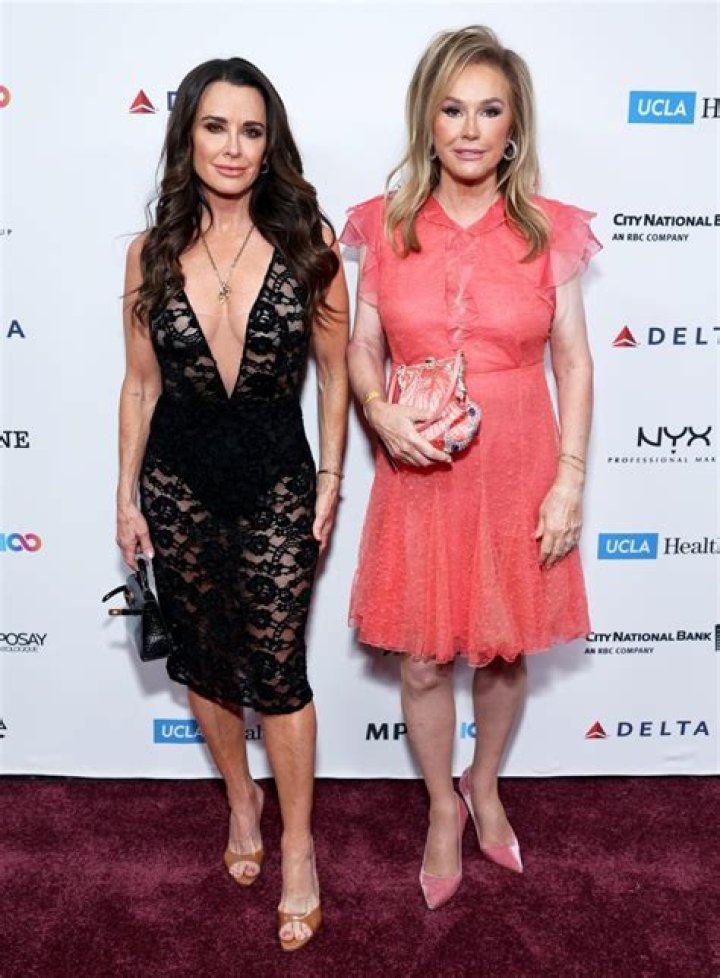 Who Is Kathy Hilton? 5 Facts About Kyle Richards’ Sister Joining RHOBH – Hollywood Life