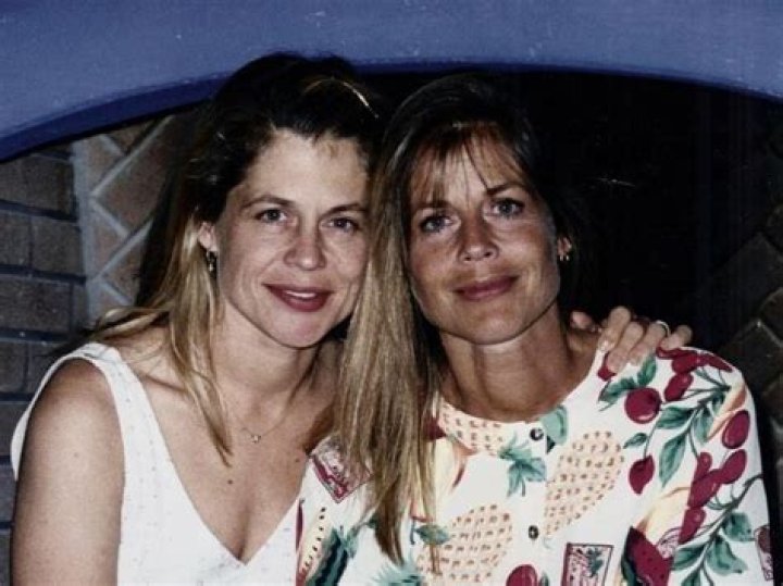 Who Is Leslie H. Freas? Facts On Linda Hamilton’s Twin Sister – Hollywood Life