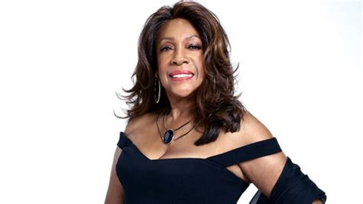 Who Is Mary Wilson? 5 Things About Singer On ‘DWTS’ – Hollywood Life