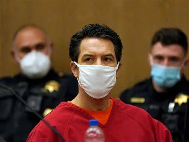 Who Is Scott Peterson? 5 Facts About Convicted Killer Before A&E Special – Hollywood Life