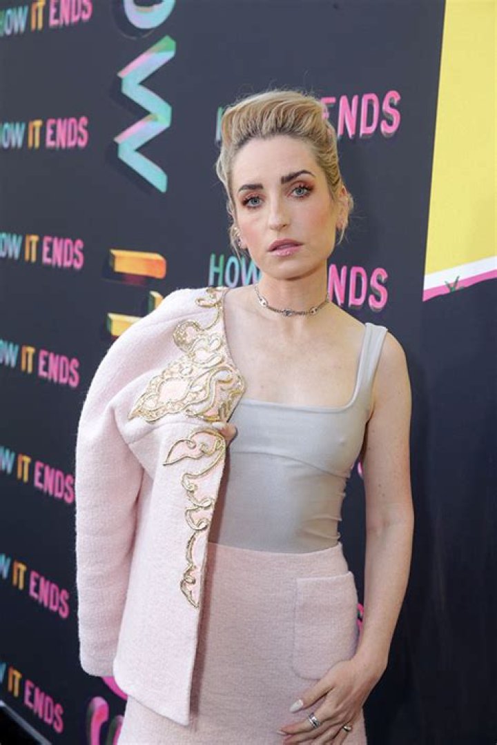 Who Is Zoe Lister-Jones? 5 Things About Actress Accusing Chris Noth – Hollywood Life