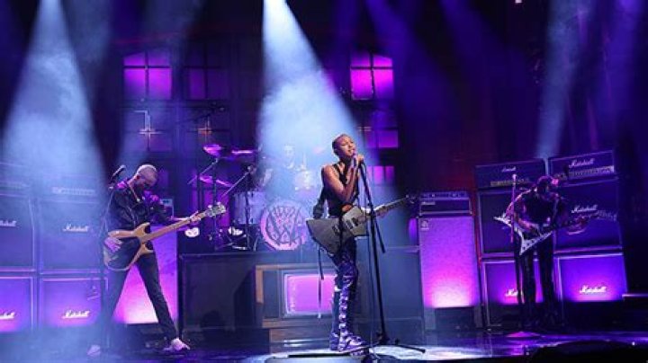 Willow Smith Performs ‘Curious/Furious’ – Hollywood Life