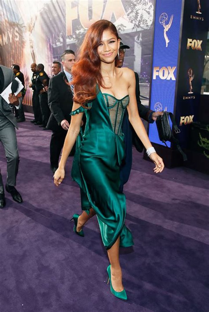 Zendaya Glows In Stunning Selfies On Labor Day Weekend & Fans Rave Over The Pics