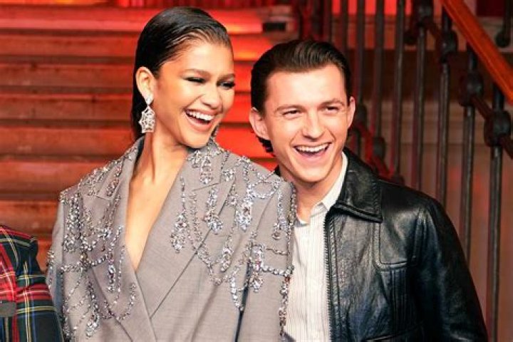 Zendaya & Tom Holland Can’t Keep Their Eyes Off Each Other At ‘Spider-Man’ Photocall